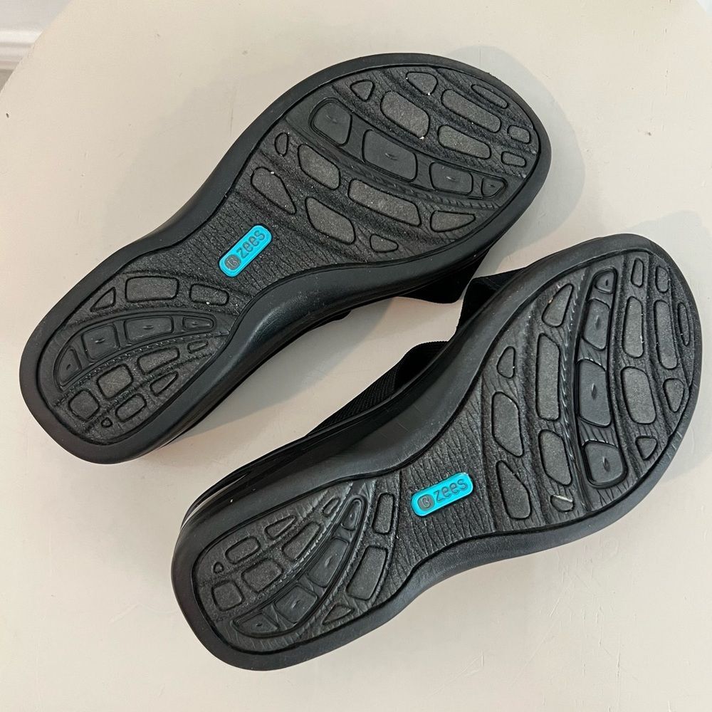 Bzees by LifeStride Women's Desire Wedge Sandal in Black Sz. 9W - Picture 10 of 11